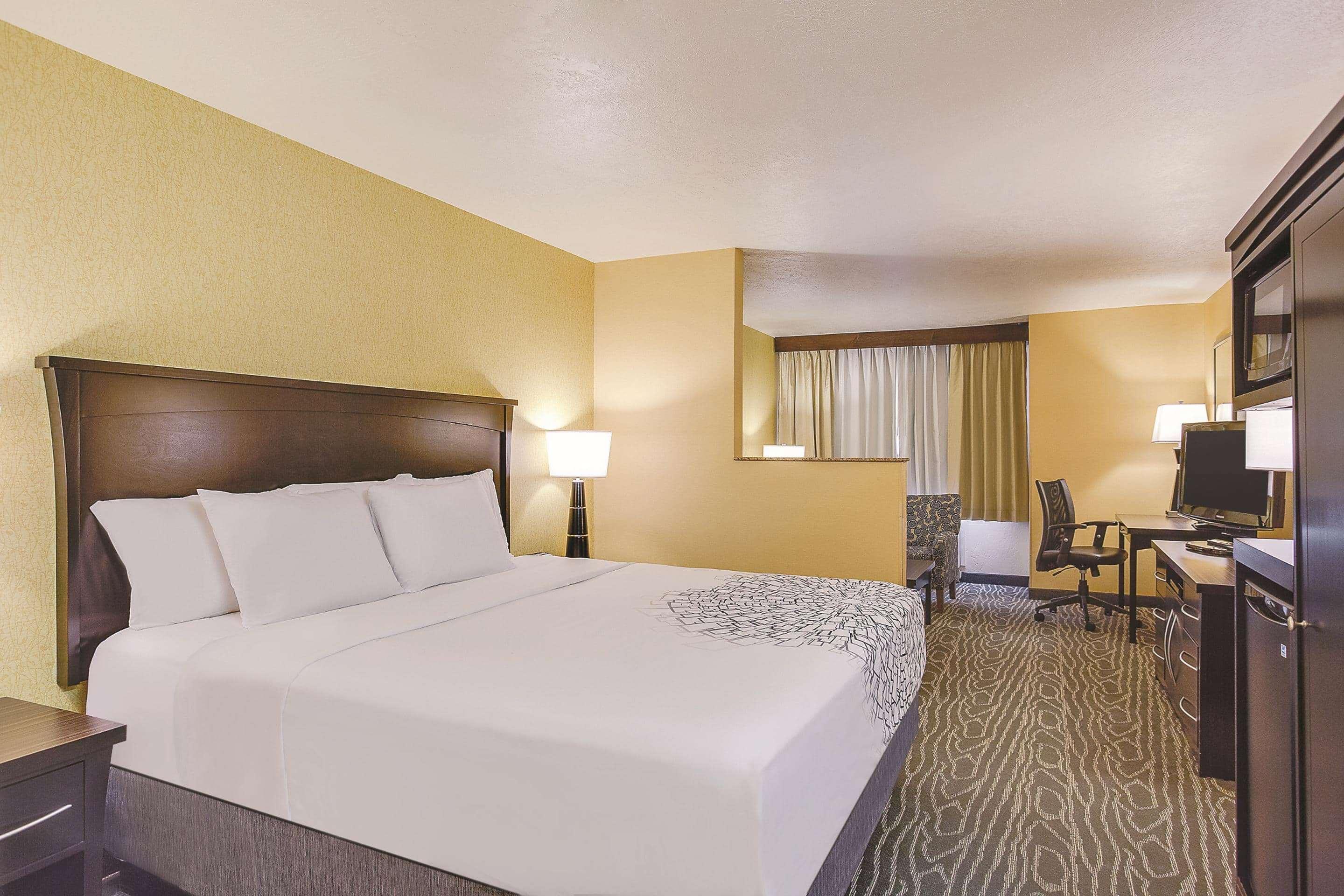 Hotel La Quinta By Wyndham Logan Exterior foto