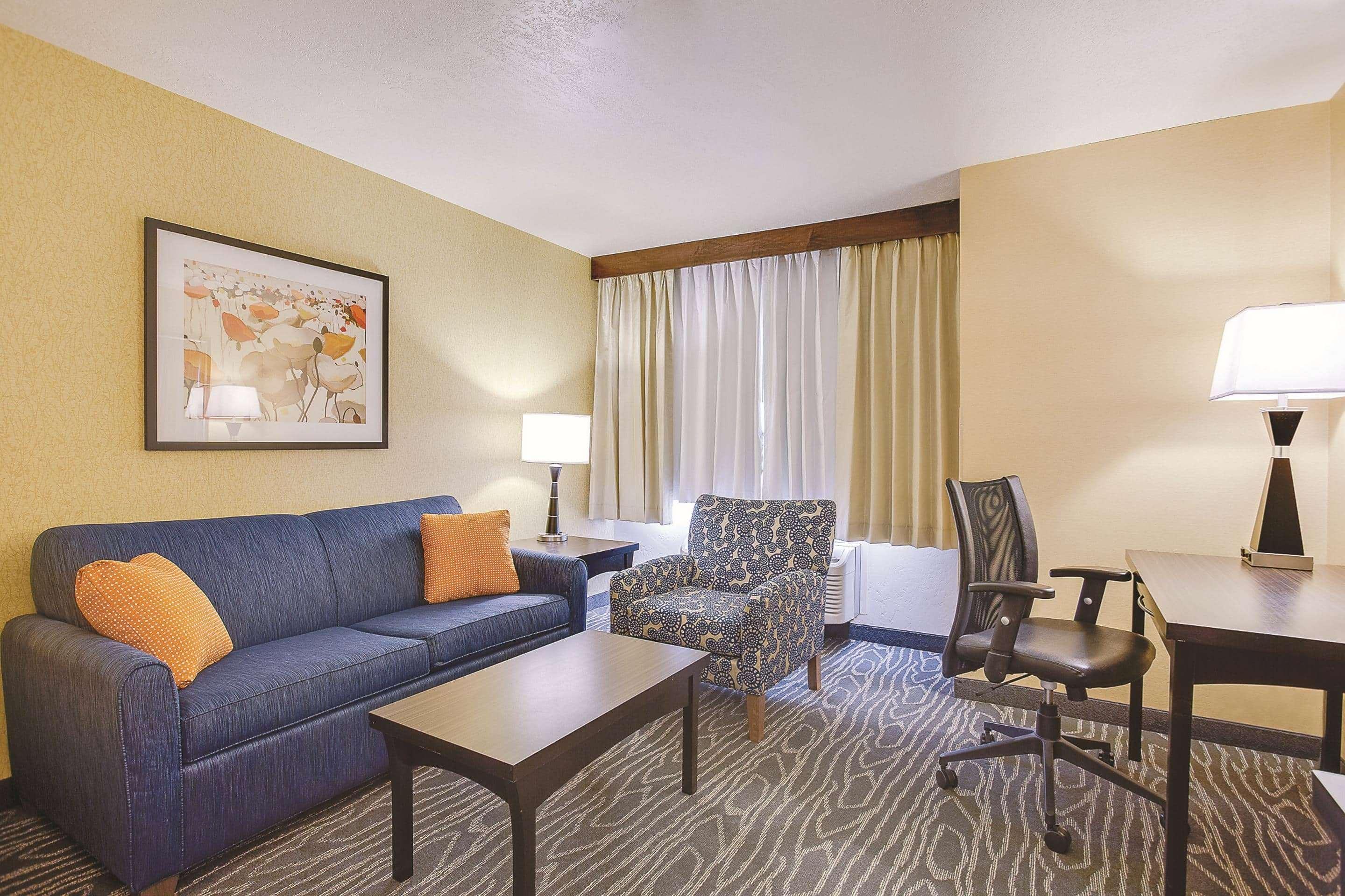 Hotel La Quinta By Wyndham Logan Exterior foto
