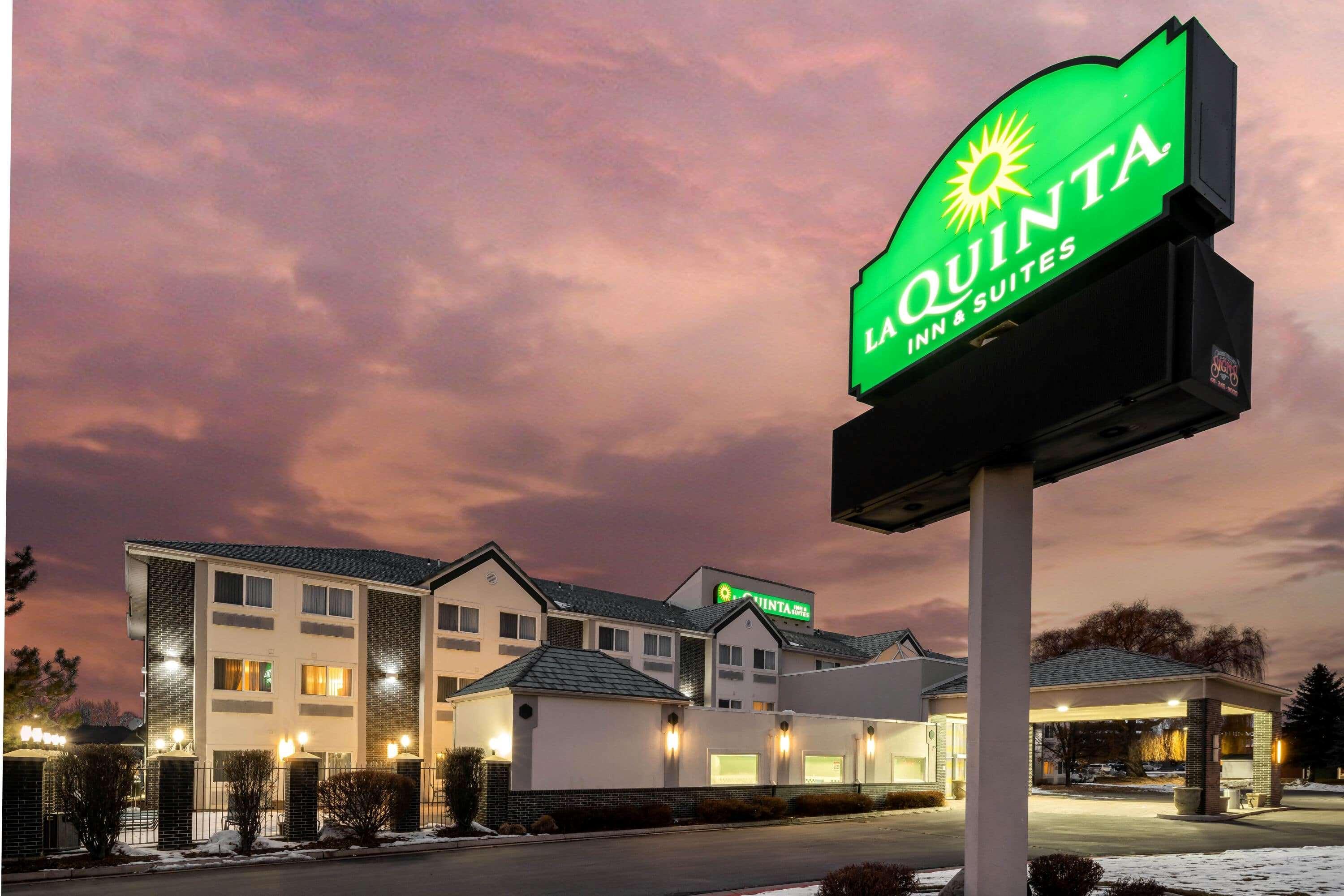 Hotel La Quinta By Wyndham Logan Exterior foto
